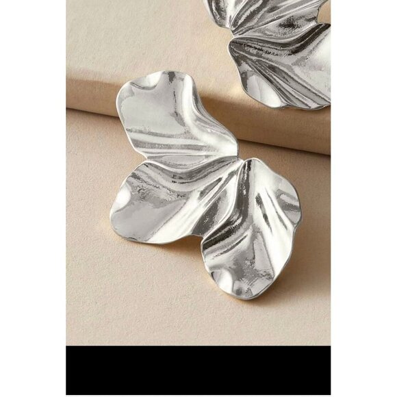 Big Silver stud earrings statement bold large petal chunky minimalist dainty - Picture 5 of 5